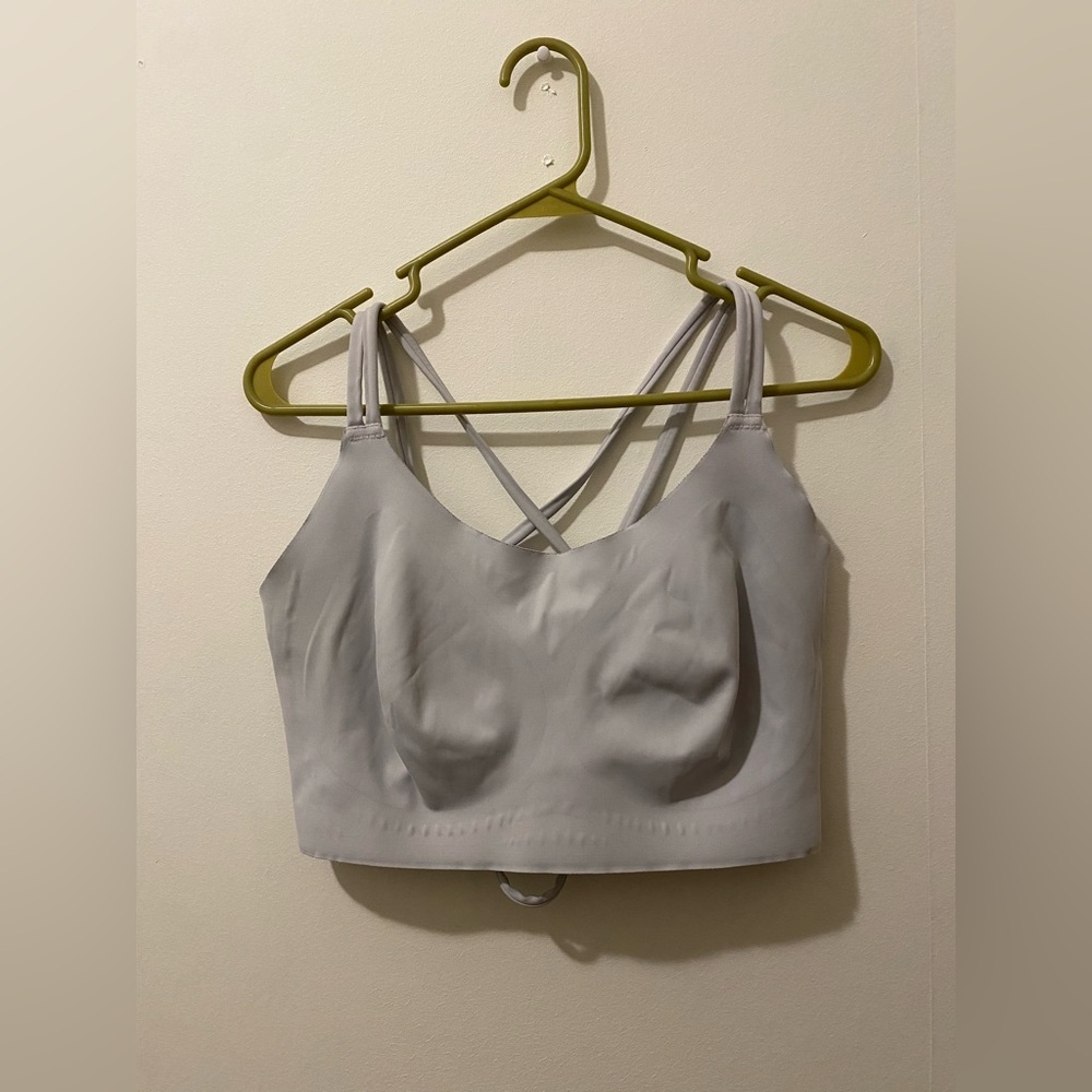 ✨white strappy back sports bra✨